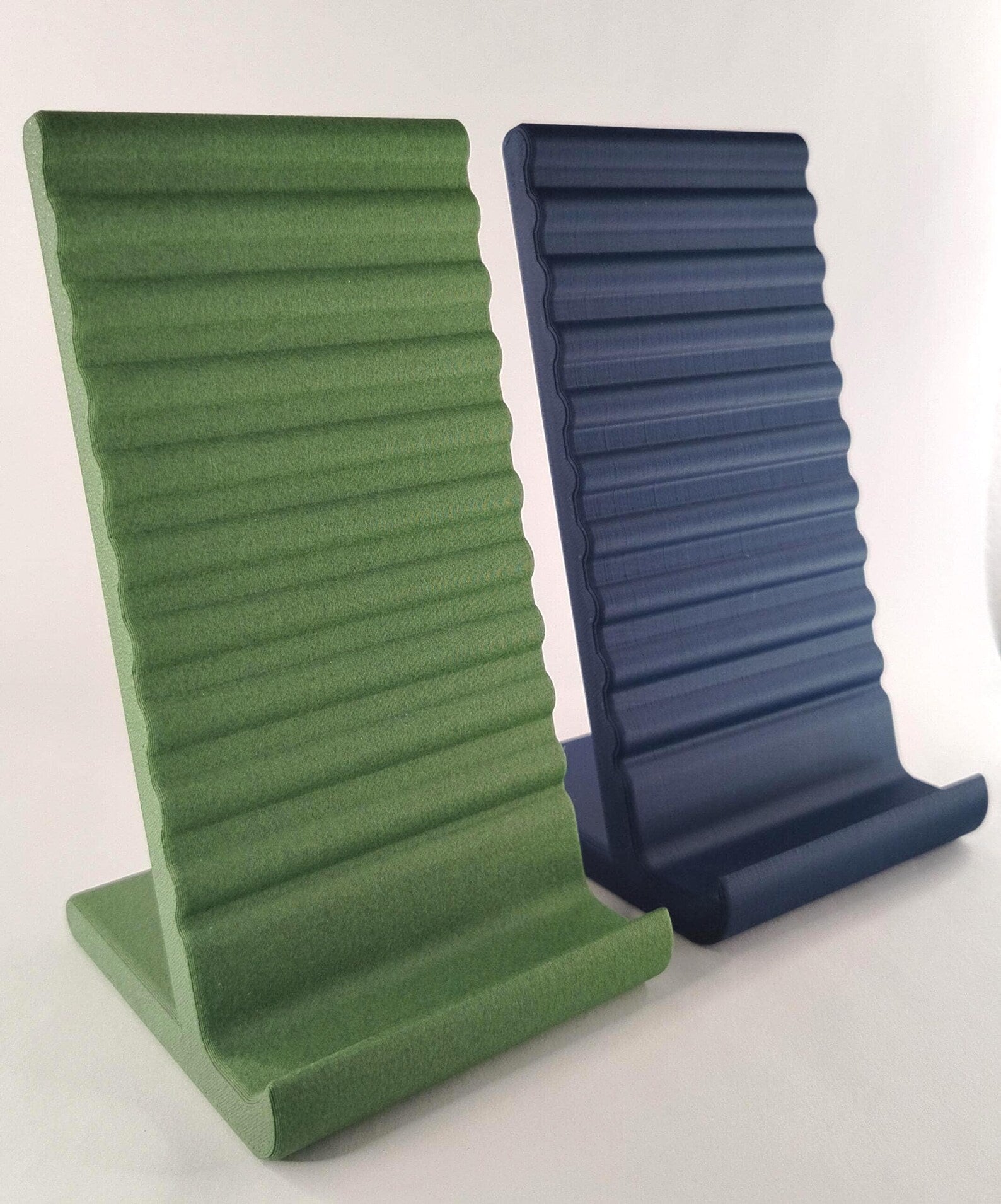 Minimalistyczna podstawka pod telefon